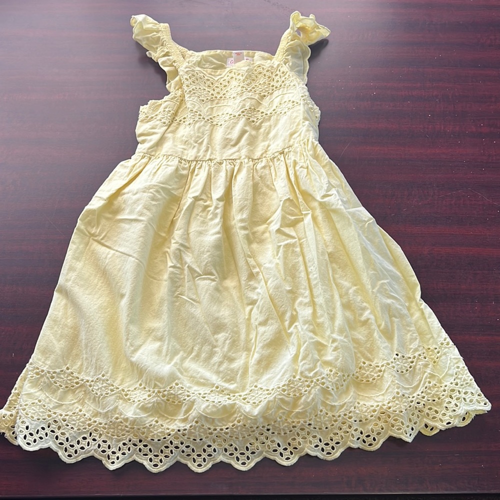 Yellow eyelet detailing , size 7/8 cat and jack